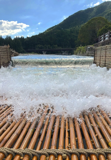 やな小屋は避暑地代わり|昔は家族の夏のレジャーだった 🏞️